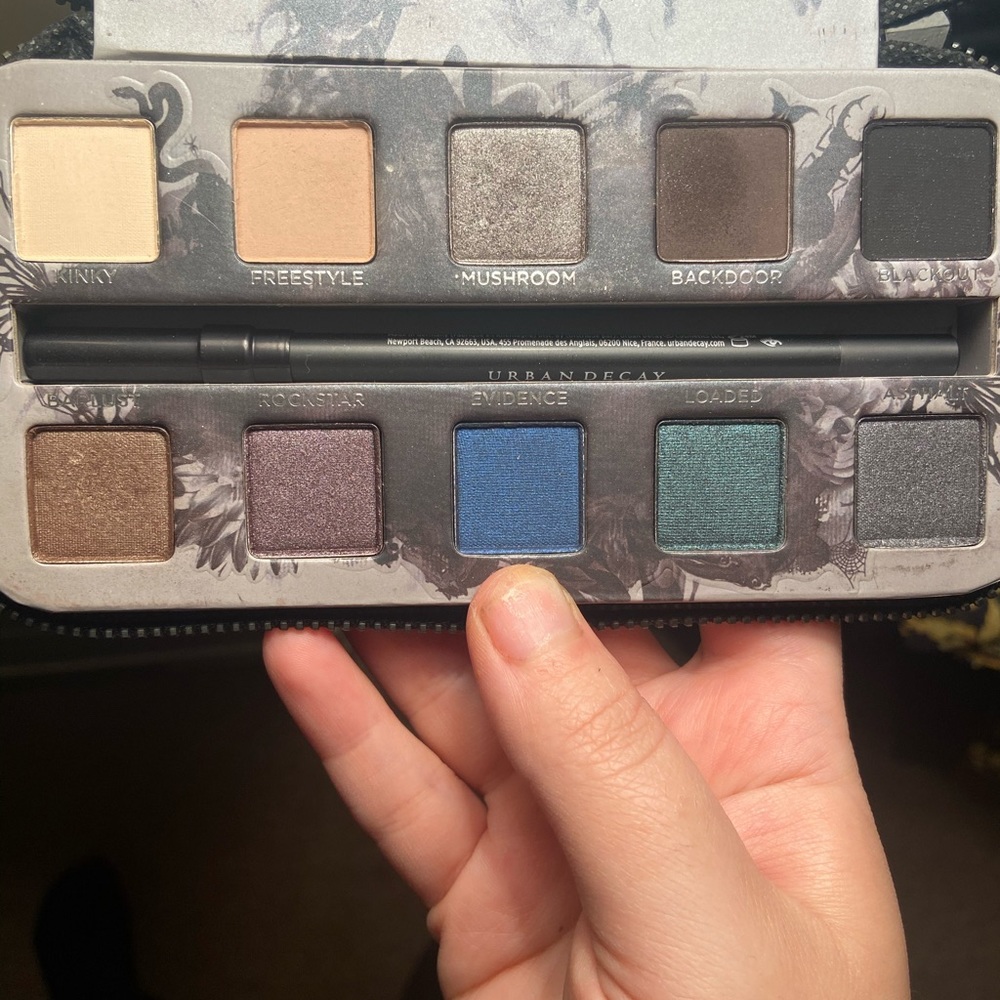 Urban seat smoked palette